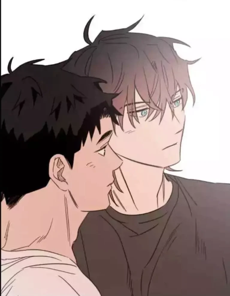 Sung Ho regardant tendrement Kwon Haebeom aux yeux bleus dans Our Sunny Days, illustrant la douceur et le refuge émotionnel du webtoon.