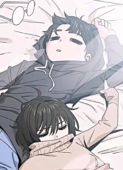 Jia et Mincheol dorment côte à côte lorsqu'ils étaient enfants dans le webtoon Maybe Meant to Be.